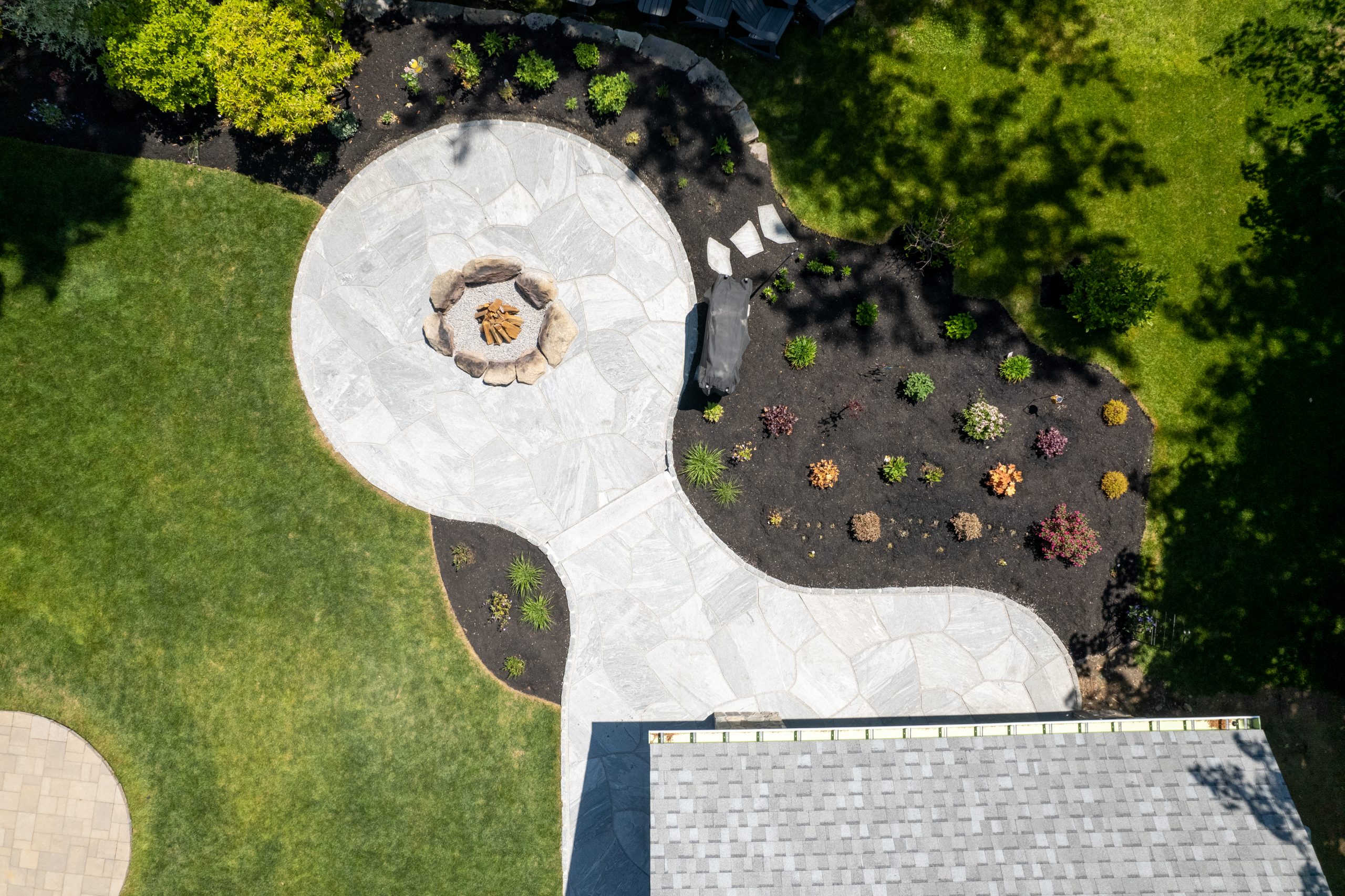 Aura Silver Ridge Irregular Patio