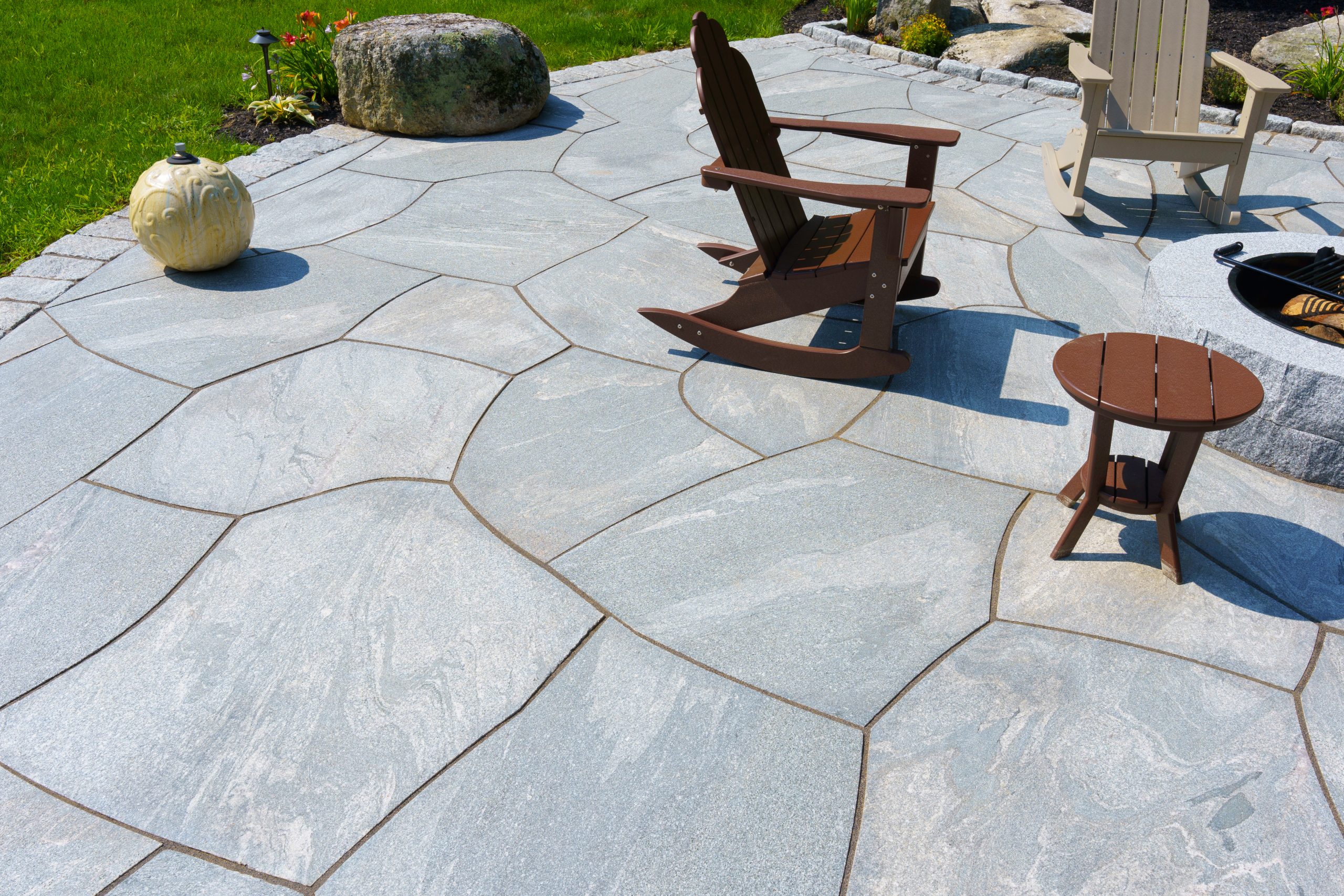 Aura Silver Ridge Irregular Pattern Patio